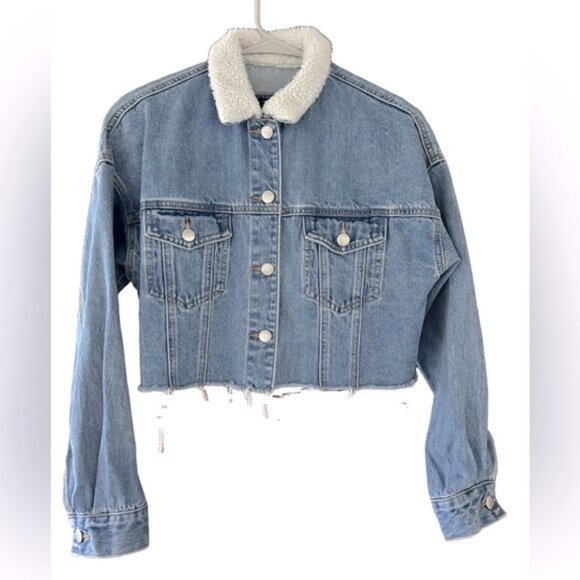 Cropped Denim Jacket with Sherpa Collar - Picture 2 of 6